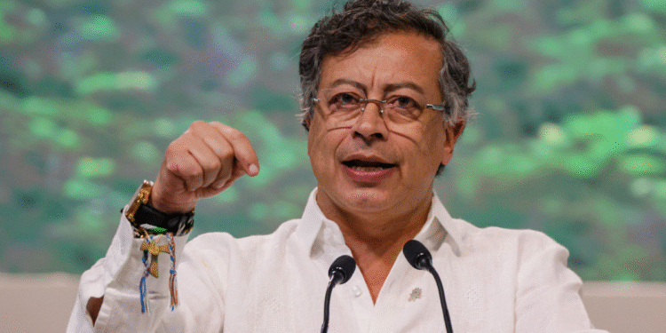 Presidente Petro niega vínculos del Ejército e Inteligencia con las disidencias de las FARC