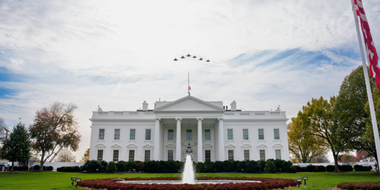 Ataque armado cerca a la Casa Blanca deja dos miembros de la Guardia Nacional heridos