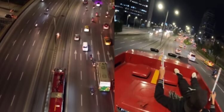 ¡Irresponsables! Jóvenes lanzaron pólvora desde el techo de un Transmilenio y todo quedó en video