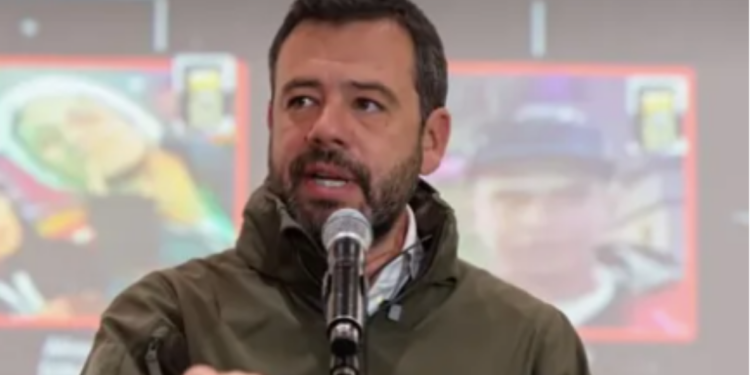 Alcalde Galán anuncia qué pasará con el pico y placa para carros matriculados por fuera de Bogotá los sábados