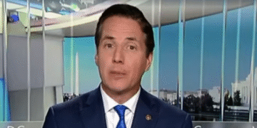 Bernie Moreno, senador colombo-estadounidense, busca prohibir la doble ciudadanía