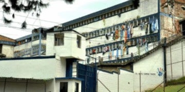 Desmantelan centro de extorsión telefónico en la prisión de Antioquia: incautan 50 celulares