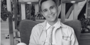 Aparece libreta con extrañas frases en casa del estilista Mauricio Leal, asesinado en La Calera junto con su madre