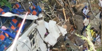 “Me dolió mucho perderlos”: testimonio de joven que se salvó del accidente del bus que cayó a un barranco en Antioquia