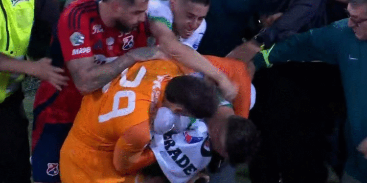 Pelea entre jugadores de Nacional y Medellín tras el clásico paisa: ambos clubes recibirán sanciones