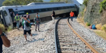 Accidente ferroviario deja 13 personas fallecidas y 98 heridas en México