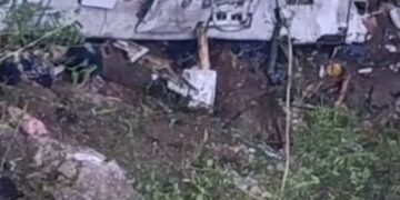 Tristeza en Antioquia y Colombia: mueren 17 personas al caer a abismo un bus con estudiantes