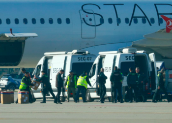 Avión aterrizó de emergencia por amenaza de explosivos