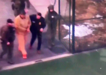 Primeras imágenes de Nicolás Maduro con uniforme de preso