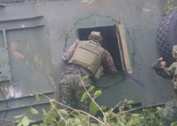 En medio de una asonada, un militar muere tras accidente de tanqueta al capturar a presunto disidente de las Farc