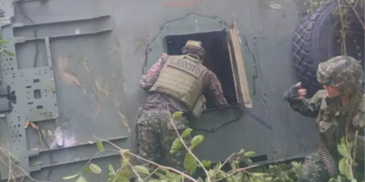 En medio de una asonada, un militar muere tras accidente de tanqueta al capturar a presunto disidente de las Farc