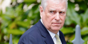 Policía británica arrestó al expríncipe Andrés, hermano del rey Carlos III, por su relación con el caso Epstein