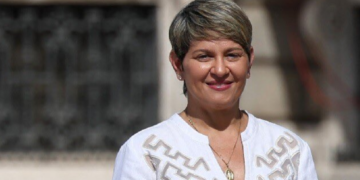 Presidencia confirma contratos