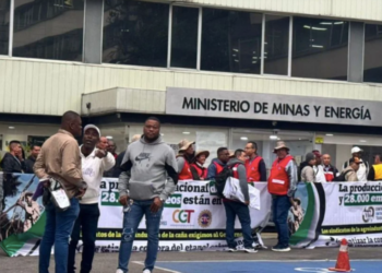 Sindicatos del sector de caña bloquean el Ministerio de Minas y anuncian gran movilización nacional