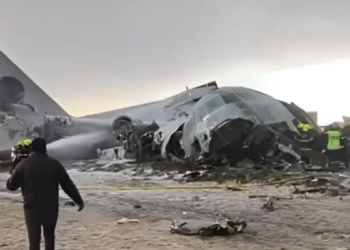Tragedia en Bolivia: Avión militar con cargamento de billetes se estrella y deja al menos 15 muertos