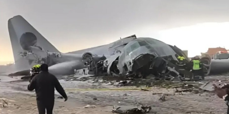 Tragedia en Bolivia: Avión militar con cargamento de billetes se estrella y deja al menos 15 muertos