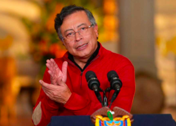 Presidente Petro habla sobre salario móvil y anuncia marchas para el jueves