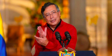 Presidente Petro habla sobre salario móvil y anuncia marchas para el jueves