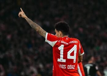 Expulsión de Luis Díaz desata polémica tras empate entre Bayern y Leverkusen