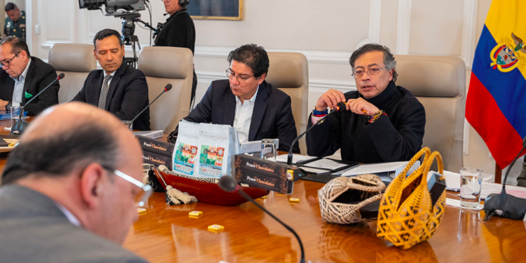 Gustavo Petro pide liquidar las EPS en quiebra tras la imposibilidad de trasladar a usuarios a la Nueva EPS