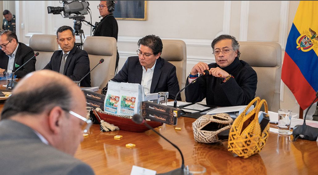 Gustavo Petro pide liquidar las EPS en quiebra tras la imposibilidad de trasladar a usuarios a la Nueva EPS