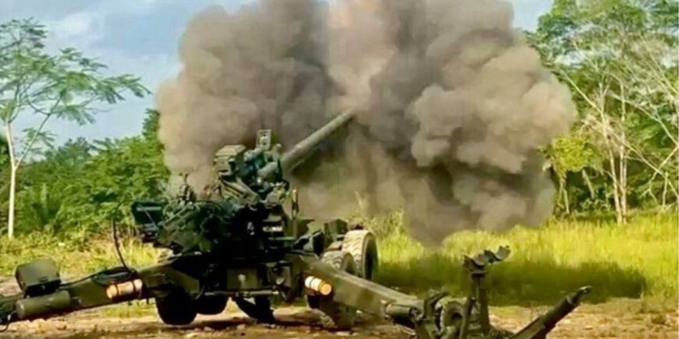 Un bombardeo de la Fuerza Pública contra un campamento del frente 18 de las disidencias de las Farc en el norte de Antioquia está siendo evaluado por las autoridades, mientras surgen denuncias sobre presiones contra la fuerza pública en la zona.