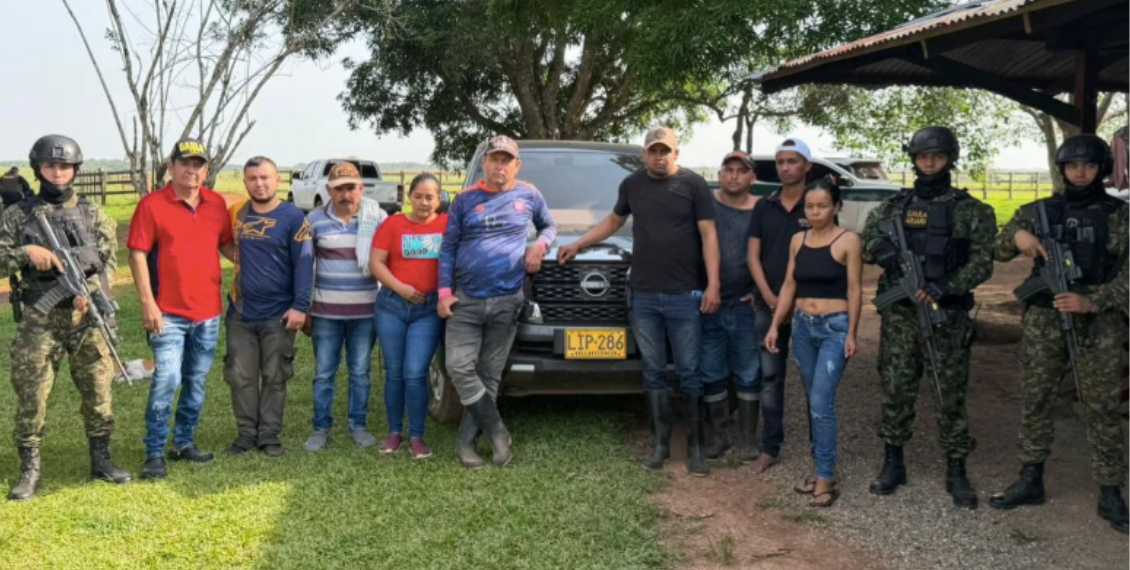 Ejército rescata a 13 personas secuestradas por el frente ‘Iván Merchán’ en el Meta