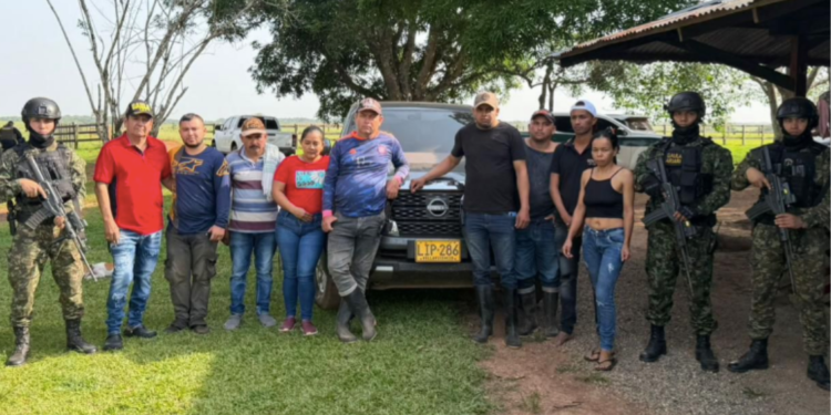 Ejército rescata a 13 personas secuestradas por el frente ‘Iván Merchán’ en el Meta