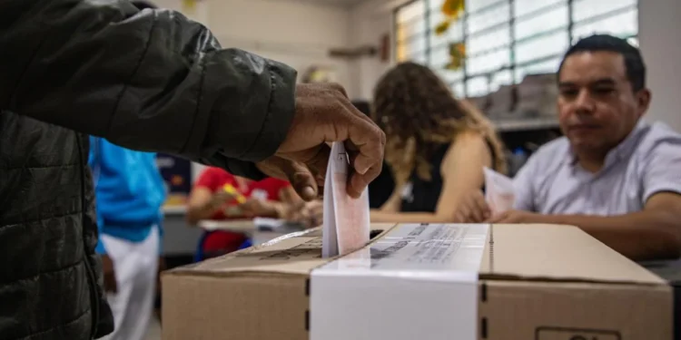 Denuncian robo de computadores con información electoral en Corferias y solicitan reconteo